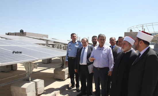 افتتاح مشروع تركيب الخلايا الشمسية لمجمع ابراج مكة التابع "لمؤسسة الايتام"