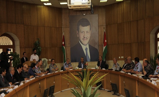 وزير الداخلية يؤكد اهمية زيادة التعاون بين الأجهزة الأمنية والحكام الإداريين وزير الداخلية يؤكد اهمية زيادة التعاون بين الأجهزة الأمنية والحكام الإداريين
