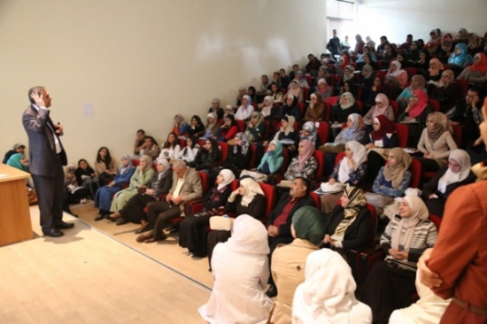 قدمه الدكتور محمد بشناق  ... طَرحٌ حول الذكاء الروحاني أمام طلبة "الأردنية"