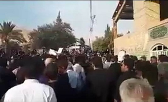 بالفيديو : تشيع جثامين مدينة كازرون الذين قتلهم النظام الايراني بالفيديو : تشيع جثامين مدينة كازرون الذين قتلهم النظام الايراني