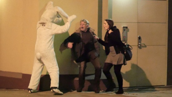 شاهد: ردة فعل شاب قتل رجلًا خلال تنفيذه مقلب