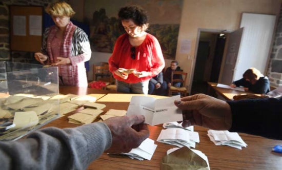 فرنسي من كل ثلاثة صوت بورقة بيضاء أو امتنع عن الاقتراع