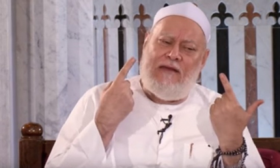 علي جمعة: من قتل شخصاً أرادَ أن يزني بزوجته فهو “بطل ويستحق جائزة” علي جمعة: من قتل شخصاً أرادَ أن يزني بزوجته فهو “بطل ويستحق جائزة”