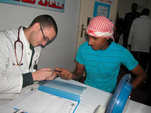 طلاب طب الهاشمية يقيمون يوماً طبياً في المفرق