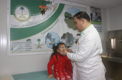 890 طفل من ابناء الاشقاء السوريين في مخيم الزعتري استفادوا من الخدمة الطبية في العيادات التخصصية السعودية