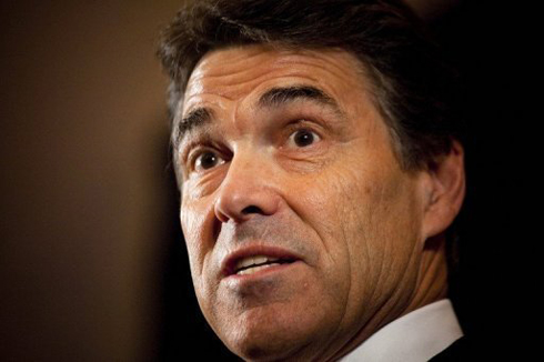 حاكم ولاية تكساس الأمريكية يسلم نفسه للسلطات بعد اتهامه بالفساد