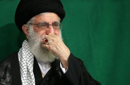 دموع خامنئي وضحكات سليماني في عزاء غاب عنه روحاني دموع خامنئي وضحكات سليماني في عزاء غاب عنه روحاني