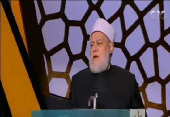 بالفيديو.. الداعية علي جمعة: الله فضل الأنثى على الذكر لأن المرأة تستطيع أن تحمل بدون رجل! بالفيديو.. الداعية علي جمعة: الله فضل الأنثى على الذكر لأن المرأة تستطيع أن تحمل بدون رجل!