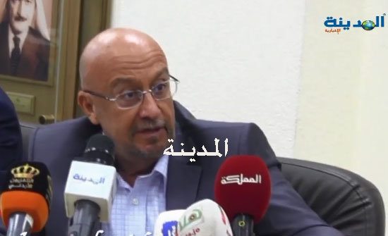 وزير المياه يتفقد مركز السيطرة والعمليات في قطاع المياه