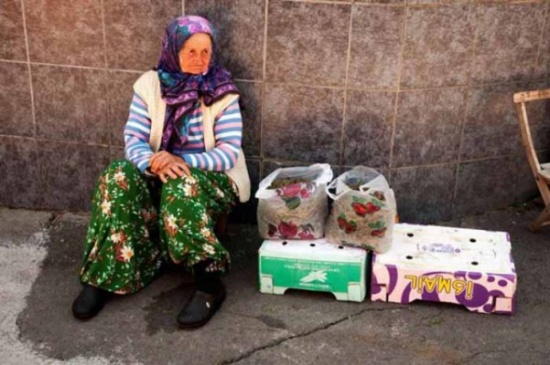 صور|لم تصدق الإشاعات عن زوجها وبعد 60 سنة اكتشفت أنه...