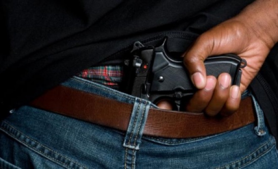 بسبب خلافات : شاب يطلق النار على آخر ويلوذ بالفرار في اربد