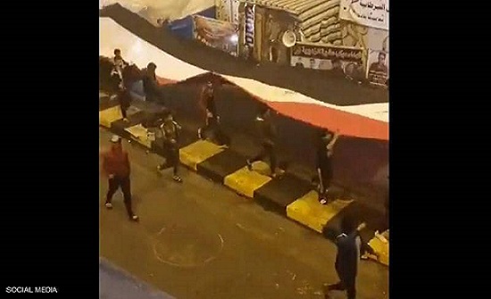 بالفيديو.. متظاهرون عراقيون يحتفلون بمقتل سليماني