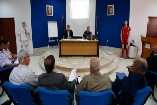 خمسة لاعبين يتنافسون على جائزة المناصير