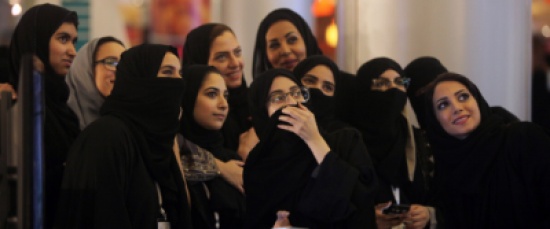 بدء الانتخابات البلدية السعودية.. وترقب حول مشاركة المرأة للمرة الأولى بدء الانتخابات البلدية السعودية.. وترقب حول مشاركة المرأة للمرة الأولى
