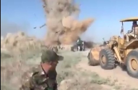 بالفيديو: انفجار عبوة ناسفة بوجه ميليشيات الحشد الشعبي في العراق بالفيديو: انفجار عبوة ناسفة بوجه ميليشيات الحشد الشعبي في العراق