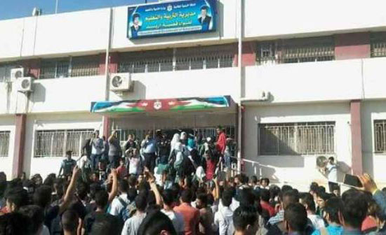 اربد..اولياء أمور طلبة مدرسة أساسية يحتجون على نقلهم لمدرسة ثانوية اربد..اولياء أمور طلبة مدرسة أساسية يحتجون على نقلهم لمدرسة ثانوية