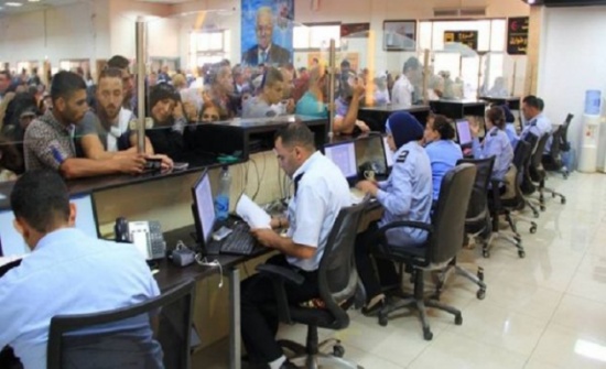 إسرائيل تمنع مسؤولَين بالسلطة الفلسطينية من السفر الى الاردن إسرائيل تمنع مسؤولَين بالسلطة الفلسطينية من السفر الى الاردن