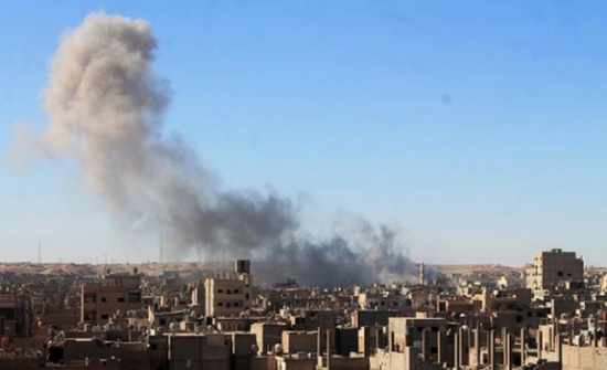 مقتل 21 مدنيا في غارات التحالف بالرقة.. واشتباكات بدير الزور