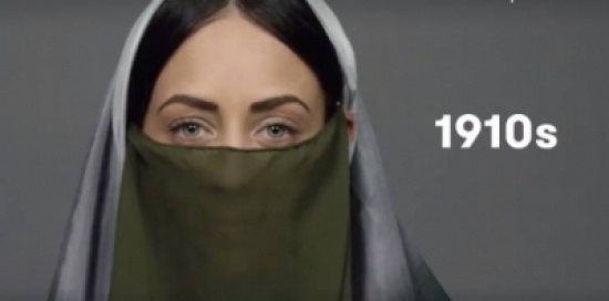 فيديو| يجسد 100 عام من الجمال في مصر ...