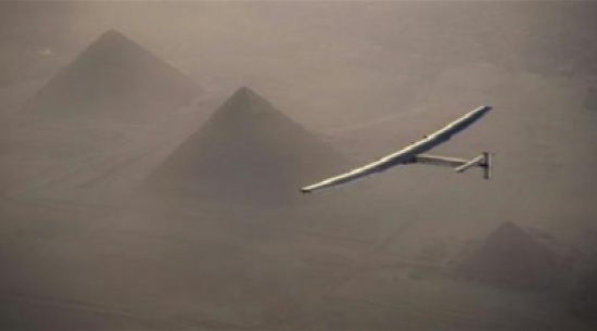 قائد "سولار إمبلس": شعرت بالغموض والعظمة عند التحليق فوق الأهرامات قائد "سولار إمبلس": شعرت بالغموض والعظمة عند التحليق فوق الأهرامات
