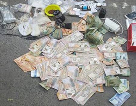 بالصور  ... ضبط 8 مروجين للمخدرات في الزرقاء والعقبة