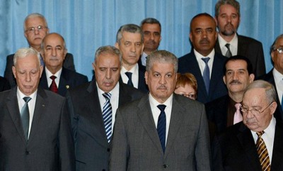 الرئاسة الجزائرية تنفي استقالة الحكومة بعد تعديل الدستور