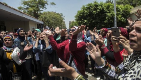3 إجراءات للسيسي لاحتواء أزمات ما بعد التعويم 3 إجراءات للسيسي لاحتواء أزمات ما بعد التعويم