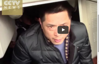 شاهد.. سائق يخبئ ركابًا في حجرة سرية بحافلته