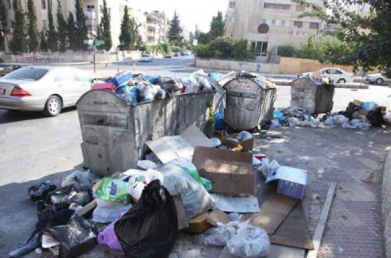 جمع 3183 طن نفايات من شوارع عمان السبت