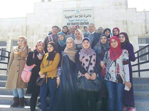 عميد و طالبات كلية الحصن يزورون الجمارك والمطار