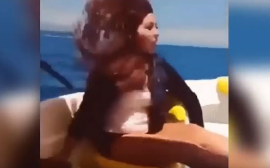 فيديو حيّر كل المشاهدين| كانت هنا فتاة واختفت فجأة!!