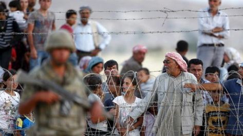 تركيا تبني جدارا عازلا على حدودها مع سوريا تركيا تبني جدارا عازلا على حدودها مع سوريا