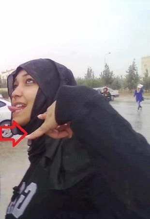الأردنية المتهمة بعبادة الشيطان تكتب على صفحتها على الفيس بوك " إنتصرنا " الأردنية المتهمة بعبادة الشيطان تكتب على صفحتها على الفيس بوك " إنتصرنا "
