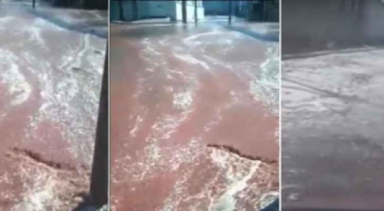 بالفيديو .. بلدة روسية تغرق بالعصير بالفيديو .. بلدة روسية تغرق بالعصير