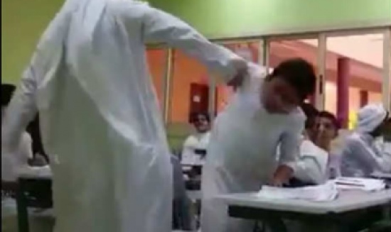 شاهد: ضرب معلم لطالب
