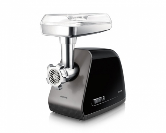 بتر يد طفلة في السابعة من عمرها علقت بماكنة لحمة