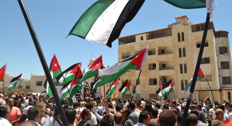 وقفة غضب في عمان تنديدا بمجازر الاحتلال في غزة وقفة غضب في عمان تنديدا بمجازر الاحتلال في غزة