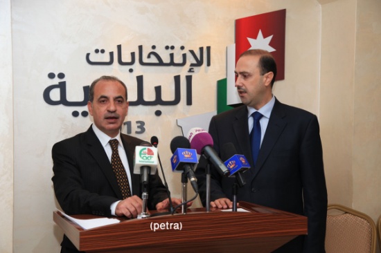 وزير الشؤون البلدية يؤكد نجاح اجراءات الانتخابات وزير الشؤون البلدية يؤكد نجاح اجراءات الانتخابات