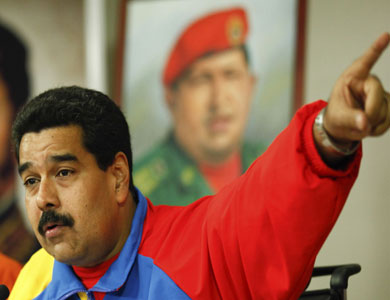 الرئيس الفنزويلي يعلن طرد ثلاثة موظفين قنصليين أمريكيين من فنزويلا