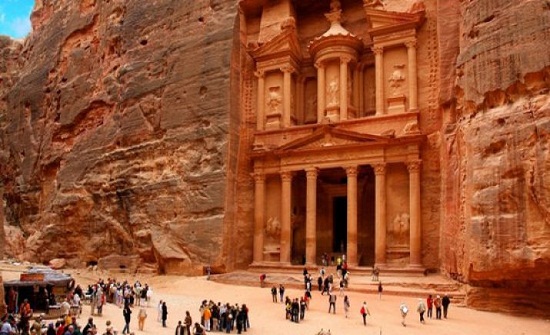 إخلاء 6 آلاف سائح من البترا إخلاء 6 آلاف سائح من البترا