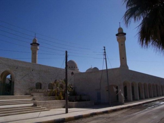 مطالبات بالحفاظ على الحدائق والمقابر من العبث بالمزار الجنوبي