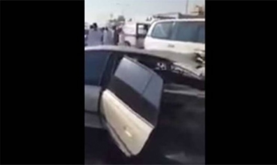 فيديو| فيديو شنيع.. لحظة انشطار سيارة إلى نصفين! فيديو| فيديو شنيع.. لحظة انشطار سيارة إلى نصفين!