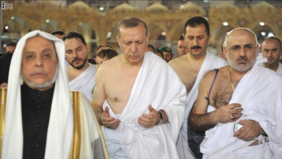 بالصور.. أردوغان يؤدي مناسك العمرة بالصور.. أردوغان يؤدي مناسك العمرة