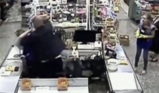 بالفيديو.. احتجزها رهينة بعد أن أصابته بالإيدز بالفيديو.. احتجزها رهينة بعد أن أصابته بالإيدز