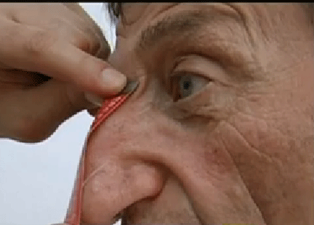 صاحب أطول أنف في العالم