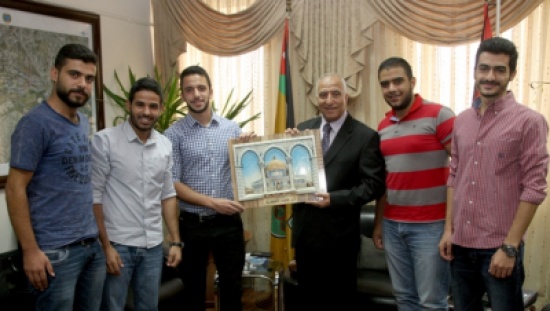 طلبة مقدسيين يشيدون بالمواقف الأردنية الثابتة تجاه قضية الشعب الفلسطيني طلبة مقدسيين يشيدون بالمواقف الأردنية الثابتة تجاه قضية الشعب الفلسطيني