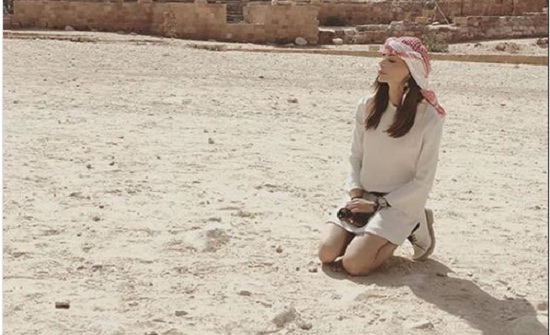 العارضة الإيطالية " نينا " تكسب وُدَّ الحكومة وتُغضب الأردنيين ... العارضة الإيطالية " نينا " تكسب وُدَّ الحكومة وتُغضب الأردنيين ...