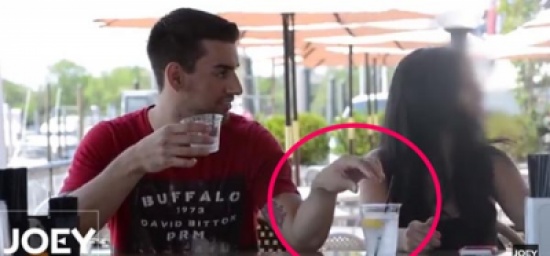 شاهد.. تجربة تكشف سهولة تخدير الفتيات لاختطافهن