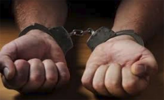 القبض على شخصين ارتكبا ثلاث قضايا سلب في اربد القبض على شخصين ارتكبا ثلاث قضايا سلب في اربد