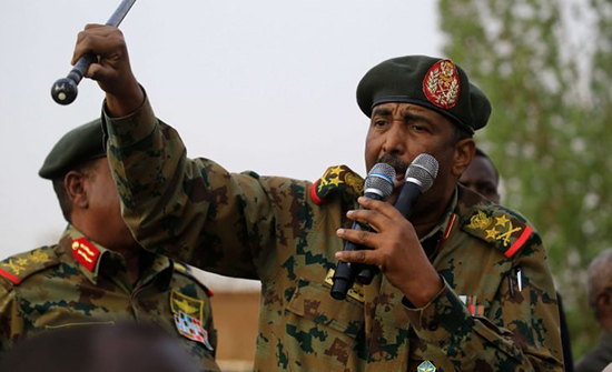 البرهان: لن نتراجع حتى نرفع علم السودان في حلايب ـ (فيديو)